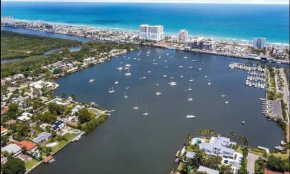 Hollywood Beach Private 4-bed 3-bath Villa